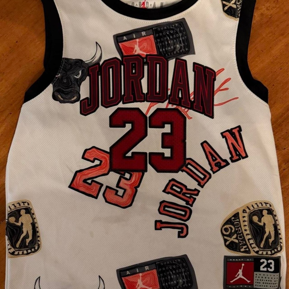 Jordan Boys White Multicolored All Over Print Basketball Jersey Size L 7 23 NBA